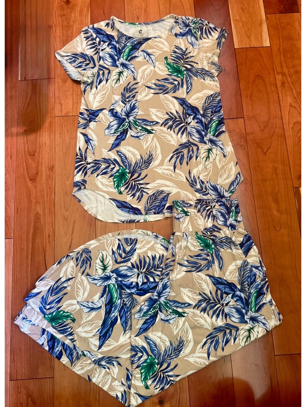 Cupio Women's Two-Piece Tropical Print Outfit - Medium Top and Small Pants